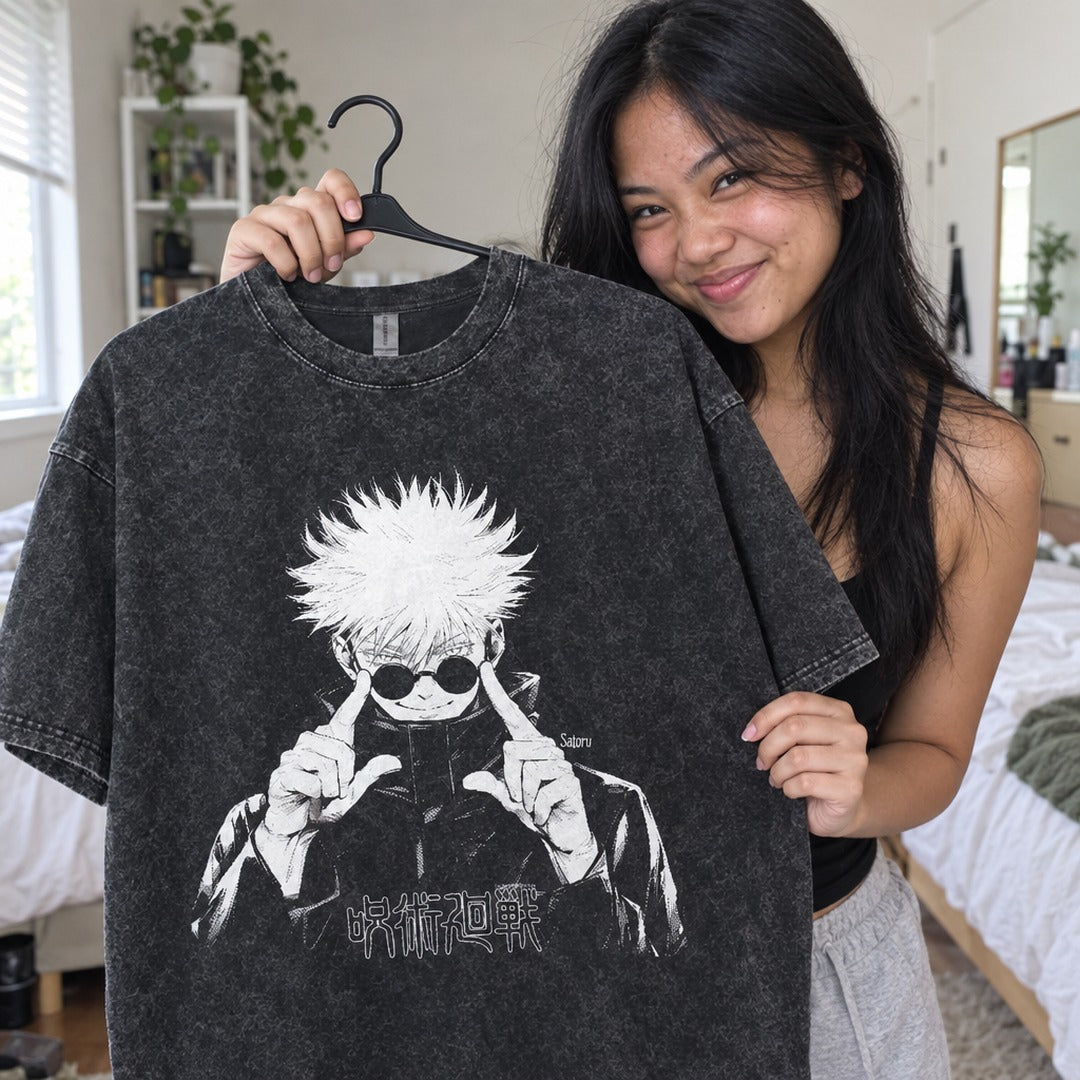 Jujutsu Kaisen Gojo Washed Tee - 10 h02 holding